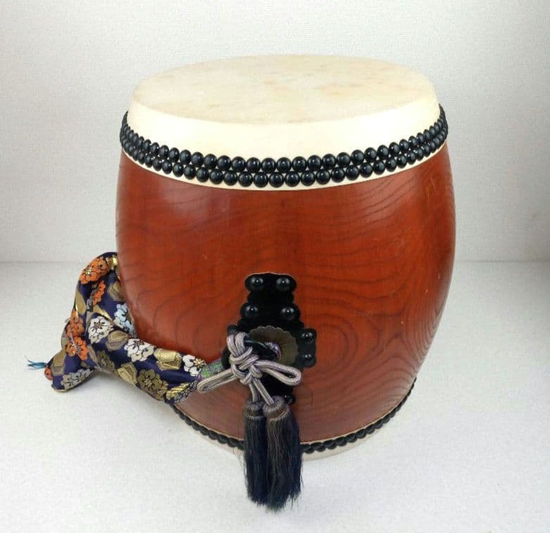 【上鳴保証】和太鼓　欅切り抜き胴　台付　*AN32