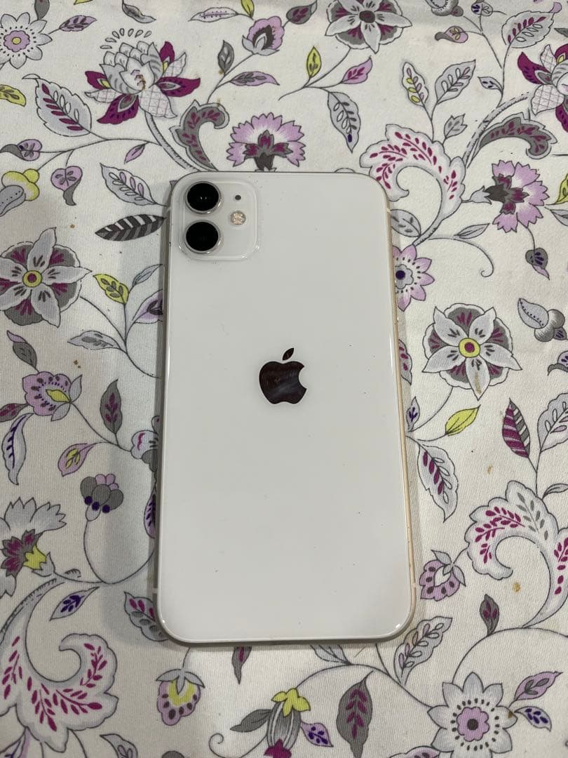 Apple iPhone 11 ホワイト　バッテリー最大容量92% 64GB