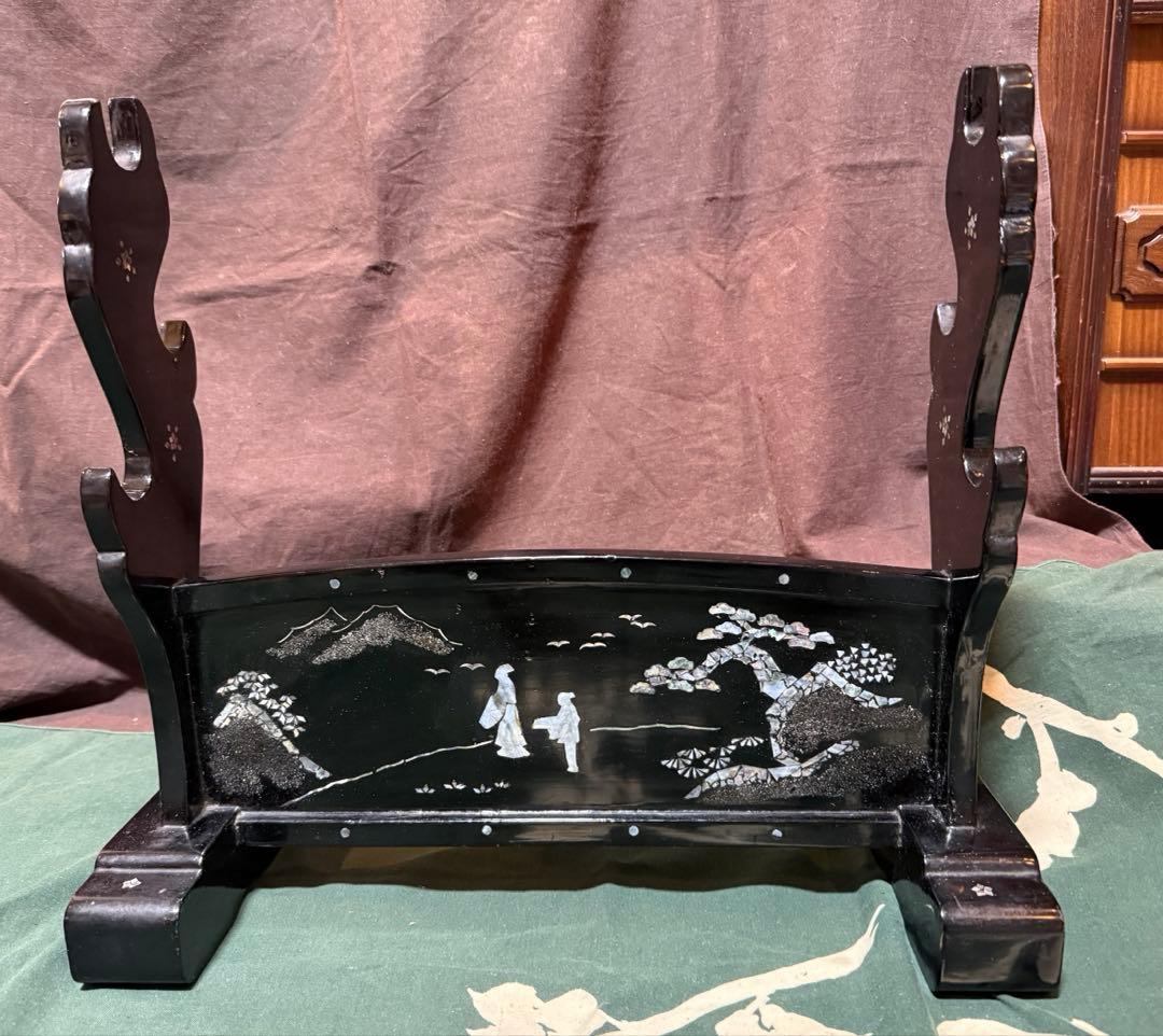 刀掛　木製黒漆塗　螺鈿　大小三本掛