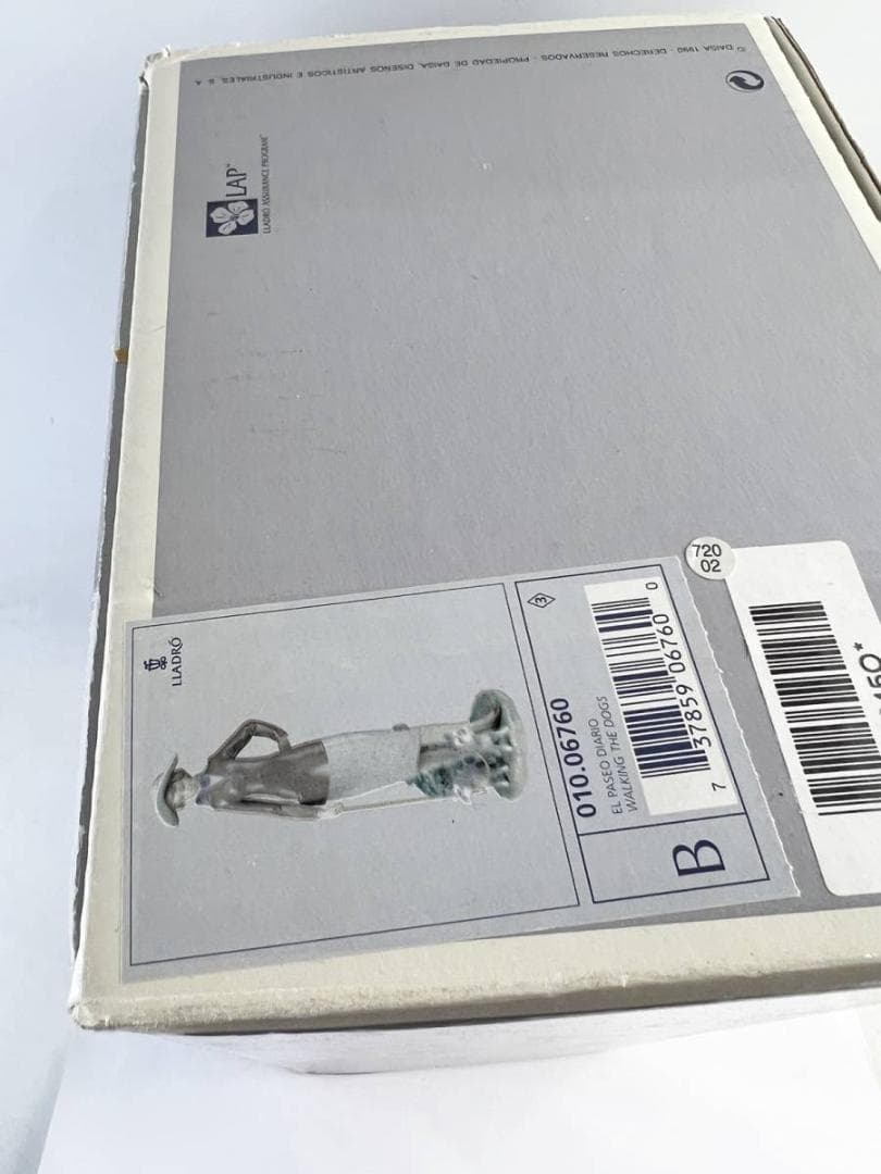 リヤドロ フィギュリン  6760『犬の散歩』 陶器の置物/ヨークシャーテリア