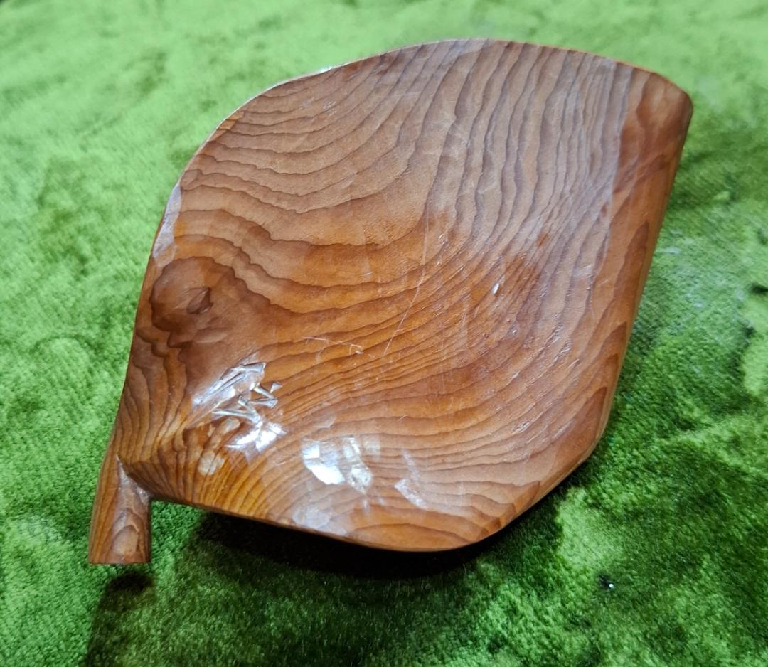 木製 カエル彫刻 葉型装飾品