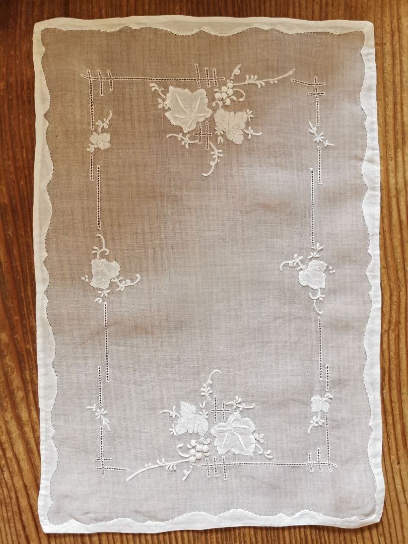 アンティークマーガブ オーガンジーレースクロス葡萄刺繍 ポルトガル マディラ至宝