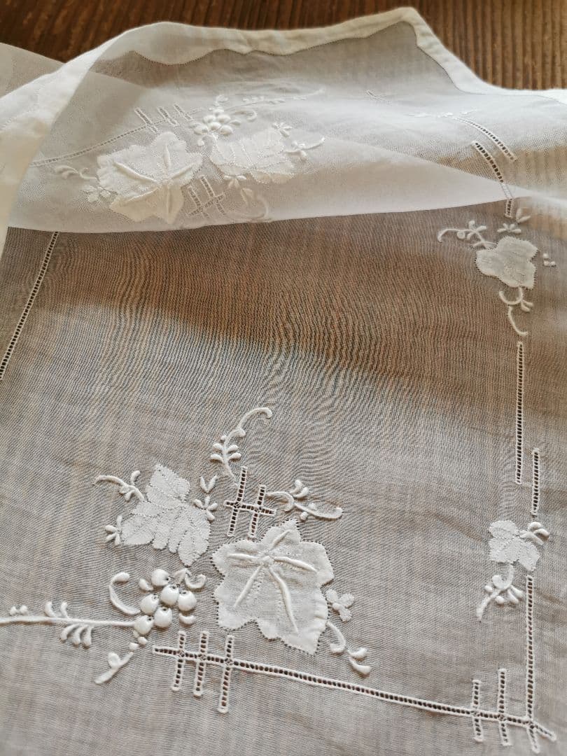 アンティークマーガブ オーガンジーレースクロス葡萄刺繍 ポルトガル マディラ至宝