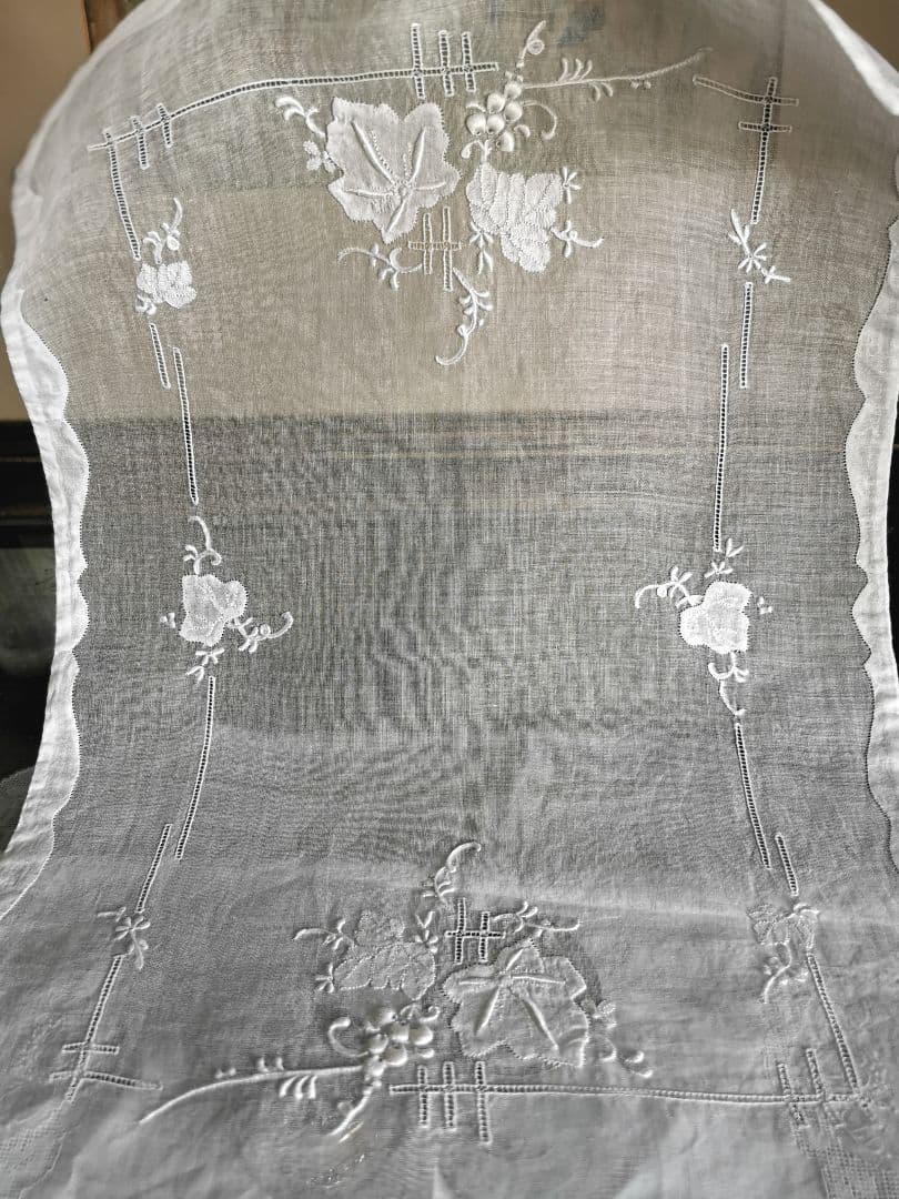 アンティークマーガブ オーガンジーレースクロス葡萄刺繍 ポルトガル マディラ至宝