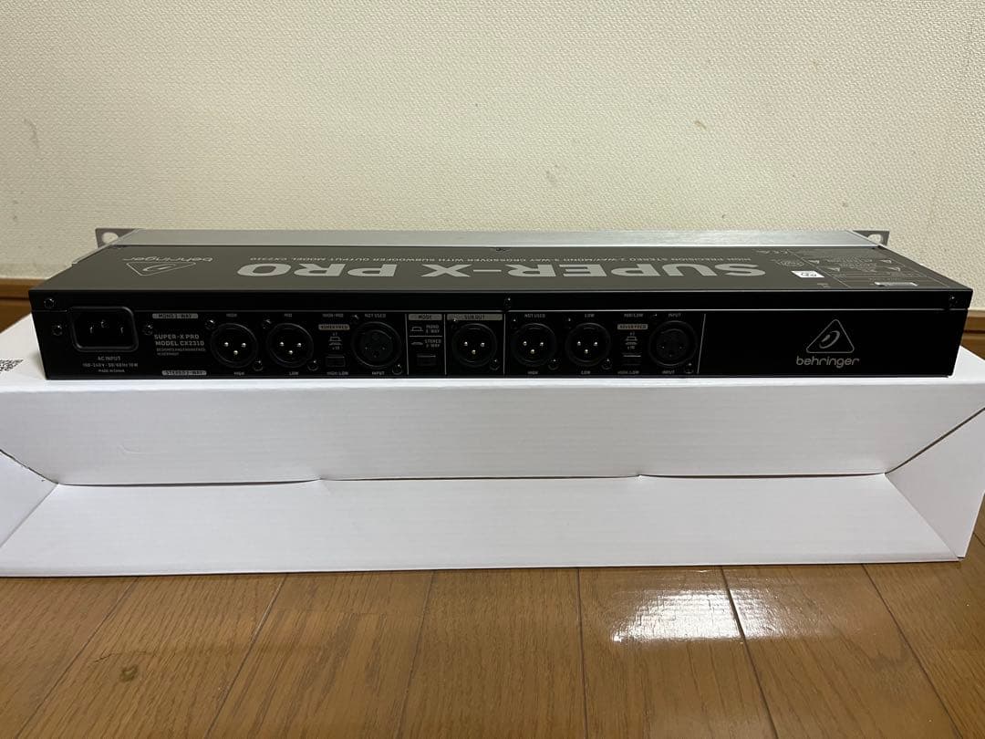 チャンネルディバイダー　Behringer SUPER-X PRO CX2310