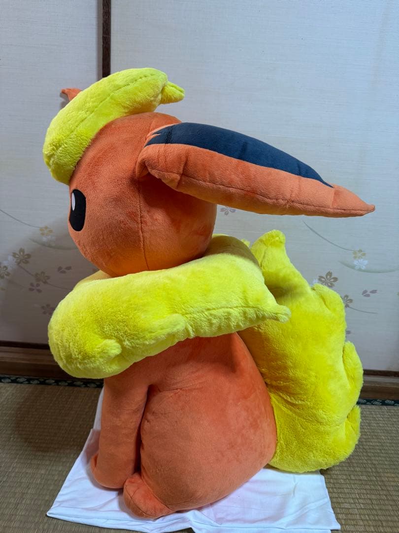 ブースター　等身大ぬいぐるみ