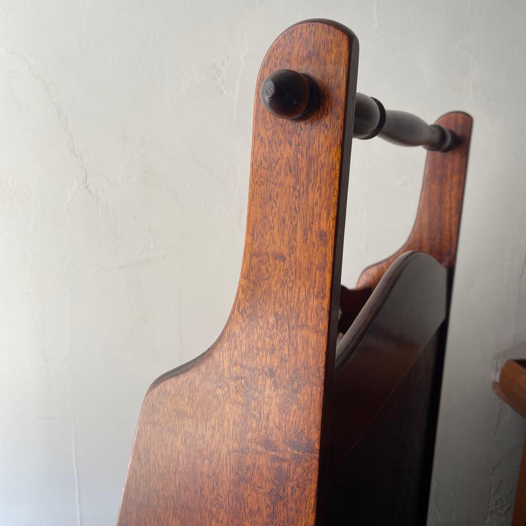 吉川　木製　彫刻　マガジンラック 薄型　スリム　ダークブラウン 2段