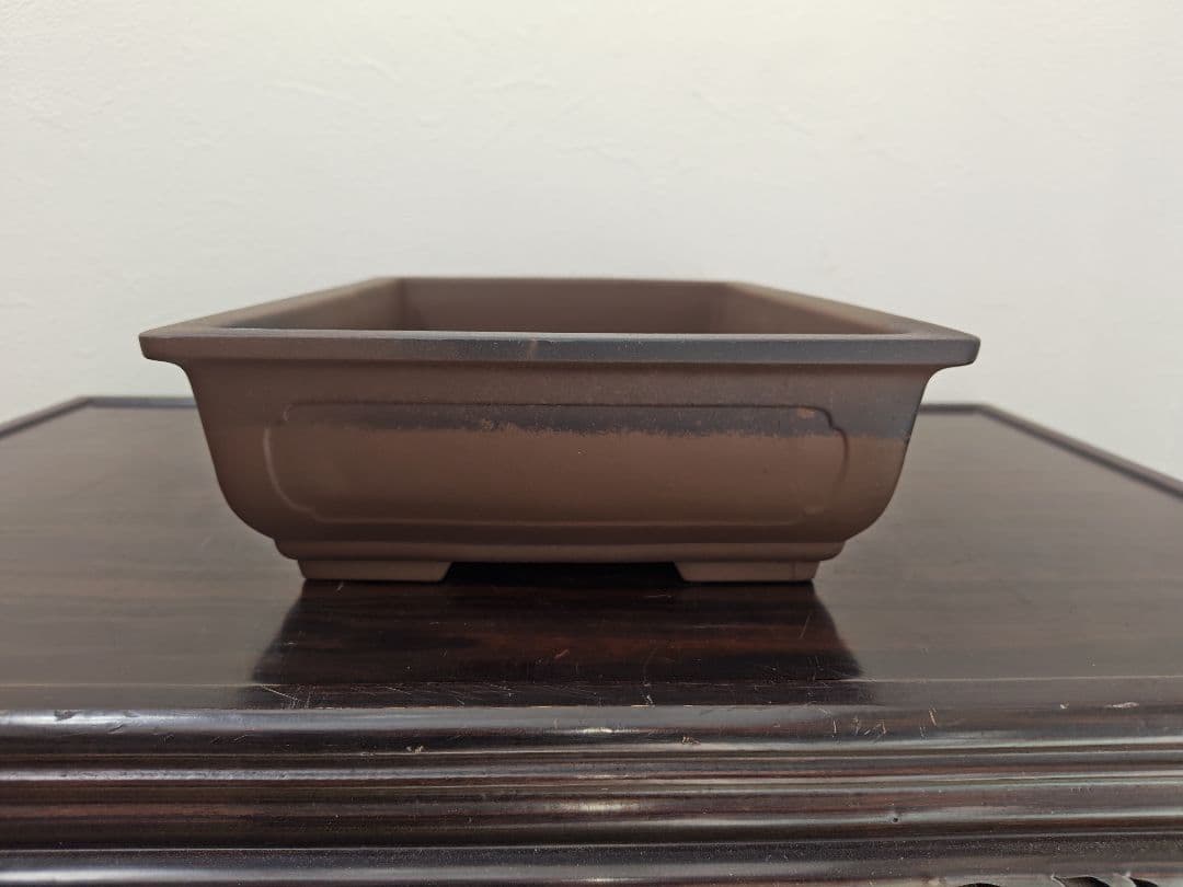 ブラウンの陶器製長方角形盆栽鉢 約32cm×23.5cm×8.7cm　落款　宝泉
