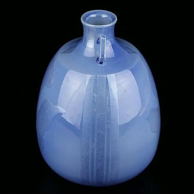 九谷焼　中田一於【人間国宝】作　耳付花瓶「淡青釉裏銀彩草花文」