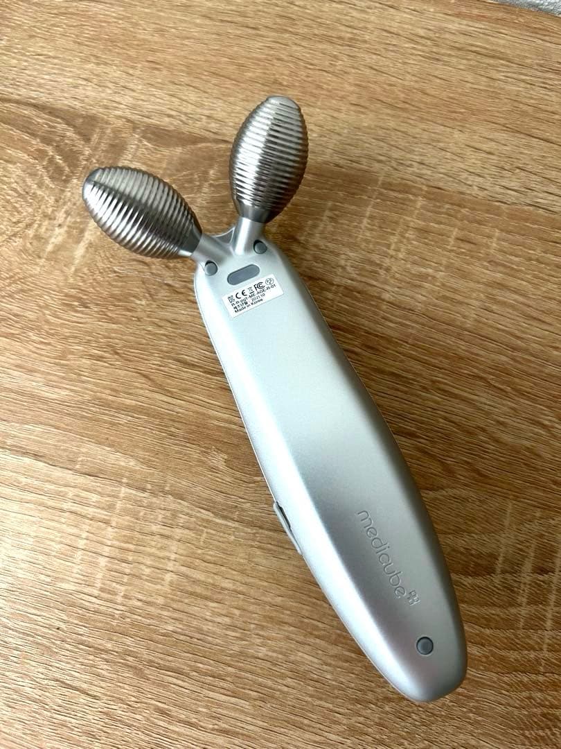 EMS美顔器medicube メディキューブME-AGE-R-01
