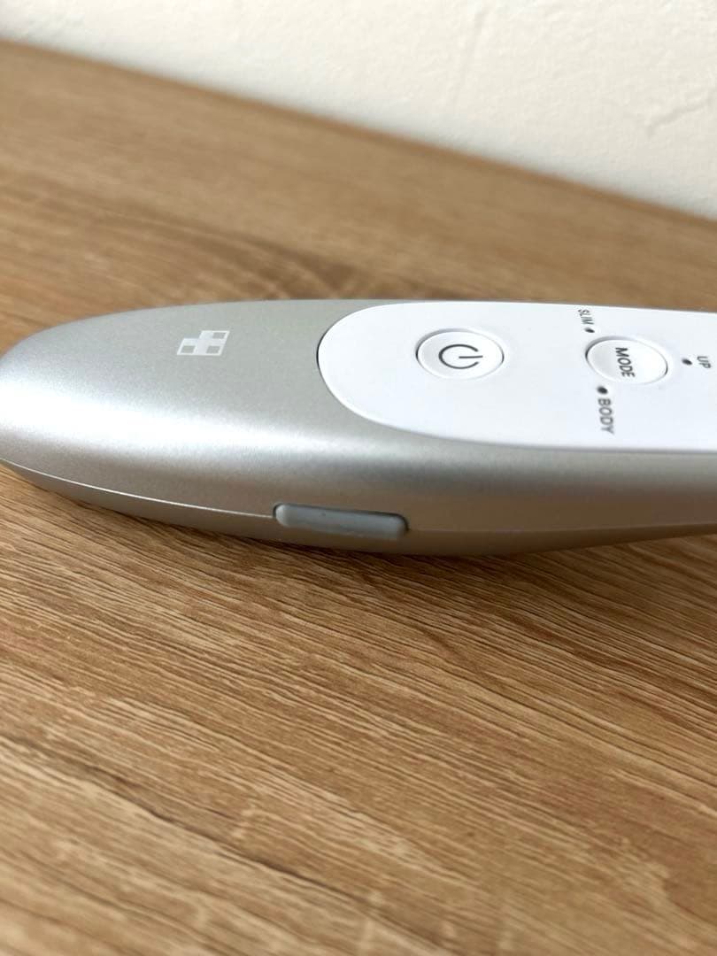 EMS美顔器medicube メディキューブME-AGE-R-01