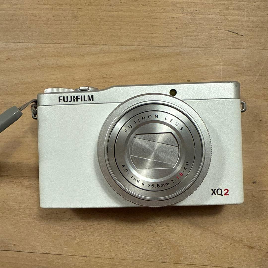 Fujifilm XQ2 ホワイト コンパクトデジタルカメラ