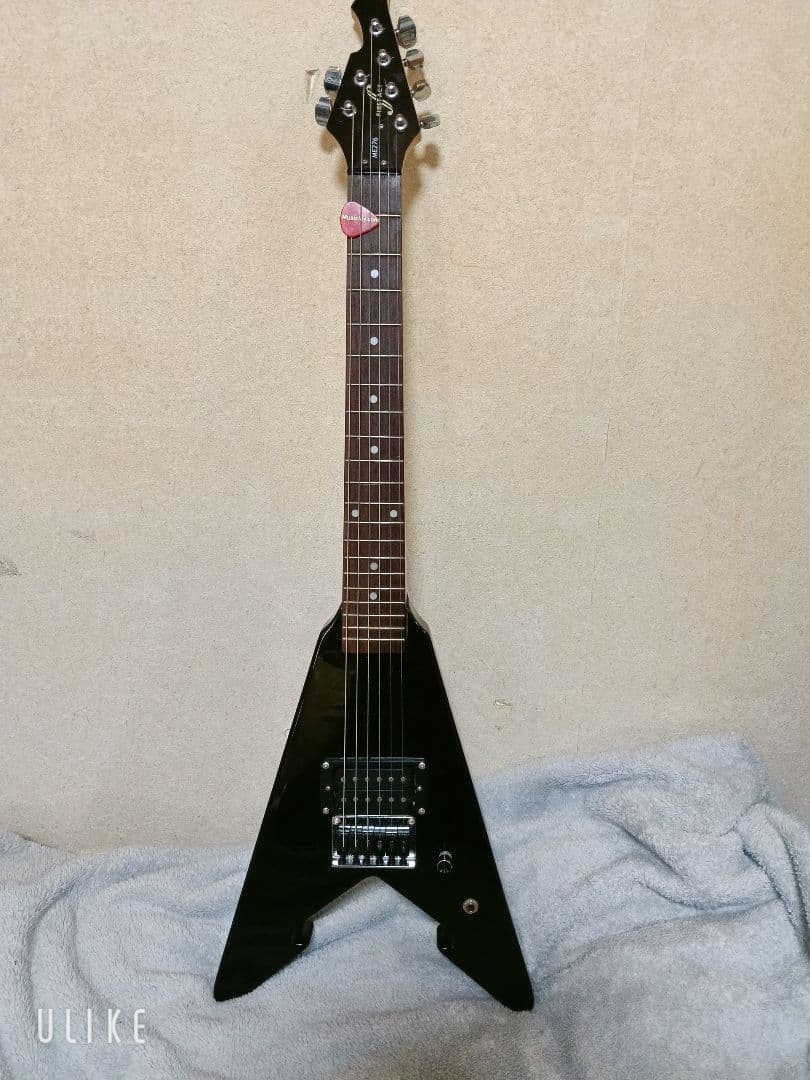 FIRST ACT フライングV