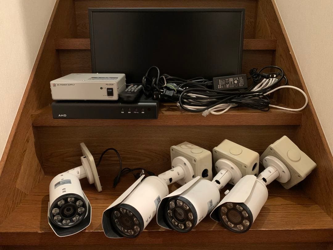 防犯暗視カメラ4台 モニター デジタルビデオレコーダー フルセット配線10m以上