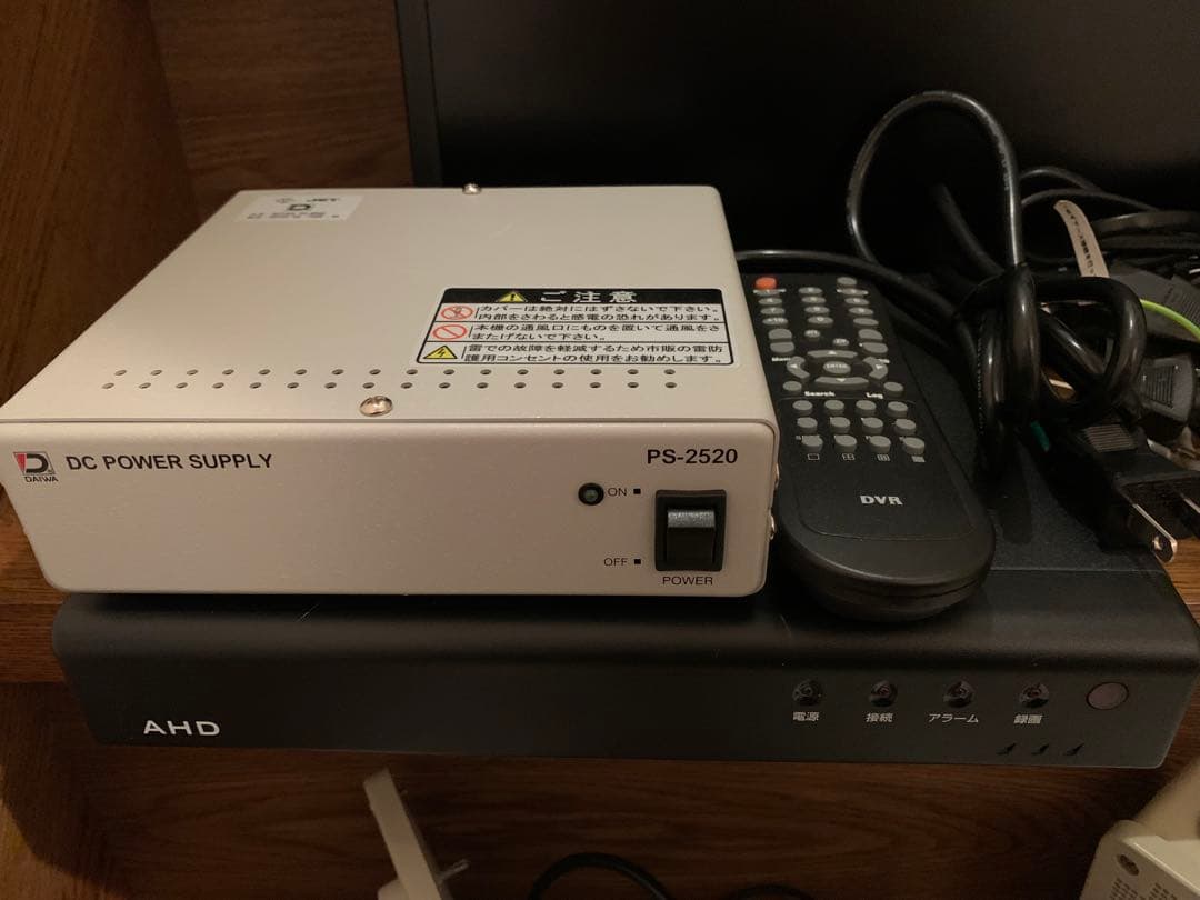 防犯暗視カメラ4台 モニター デジタルビデオレコーダー フルセット配線10m以上