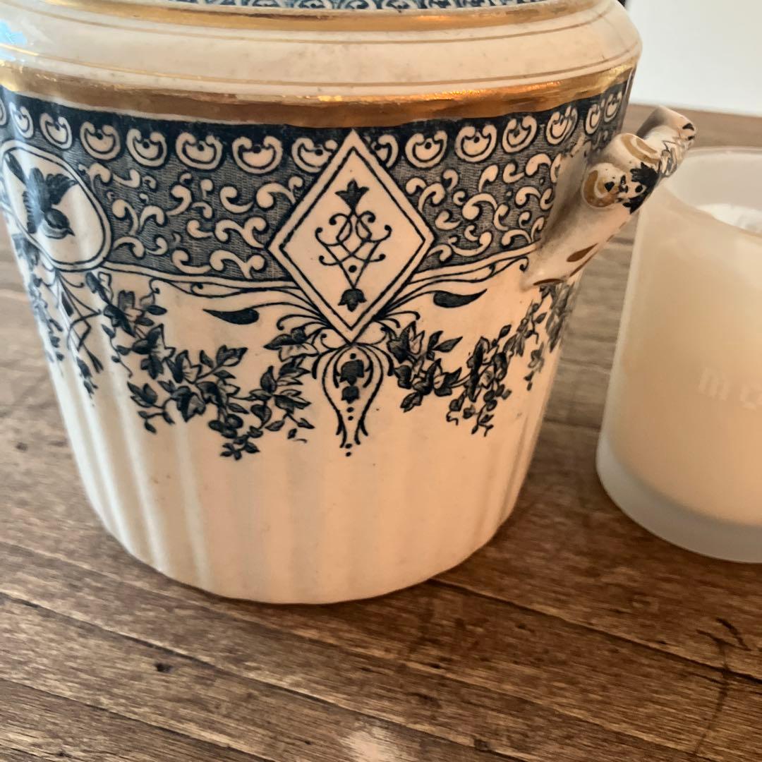 フランスアンティークの小物入れ