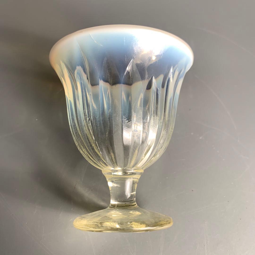 昭和初期　戦前　プレス　乳白青ぼかし　氷コップ　デザートカップ　和ガラス　古硝子