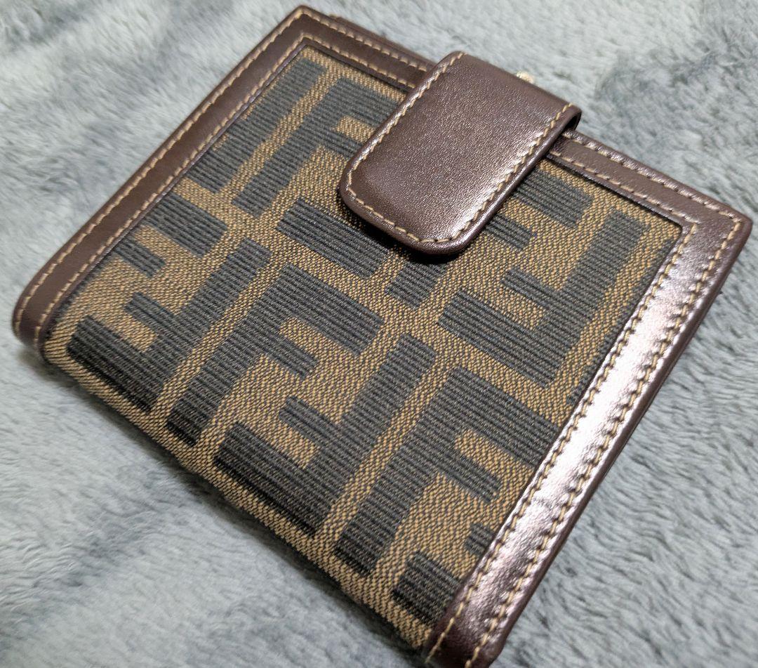 【新品未使用】☆FENDI☆ ズッカ 二つ折りがま口財布 【箱、保存袋】