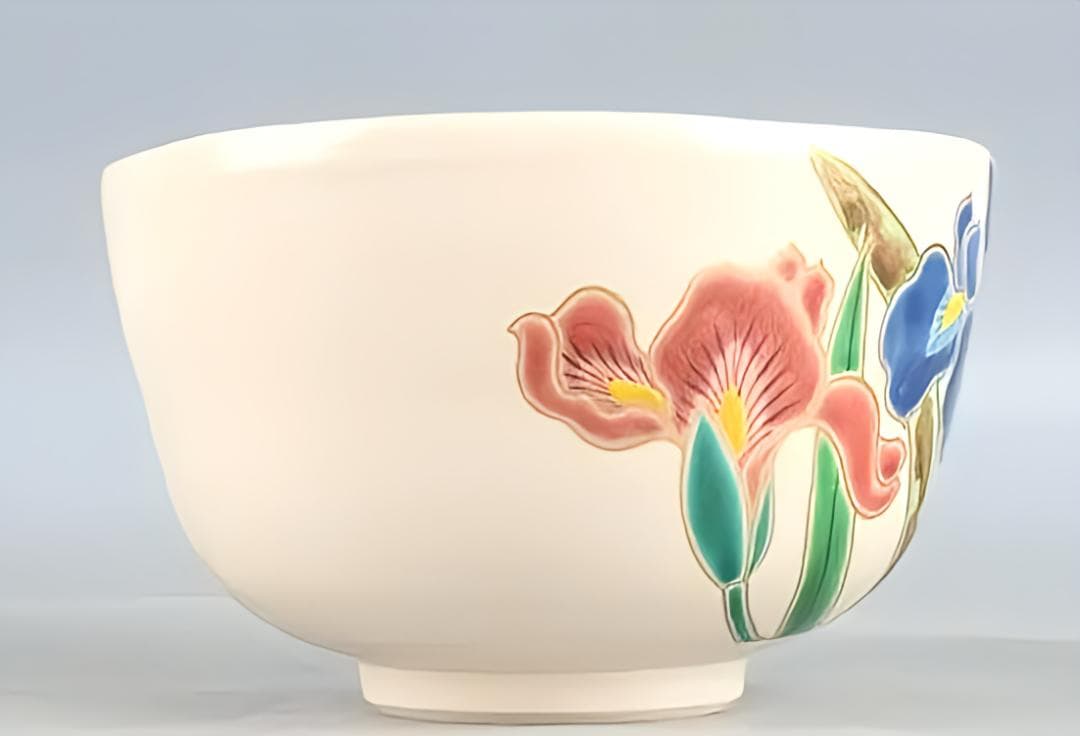 中村能久 色絵菖蒲茶碗　　栞、共箱。