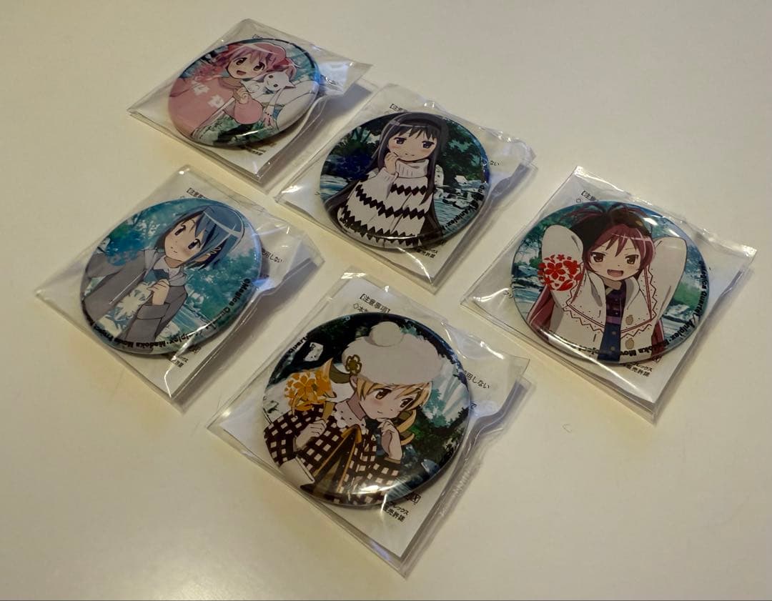 【未開封】魔法少女まどかマギカ 叛逆の物語 缶バッジ earth