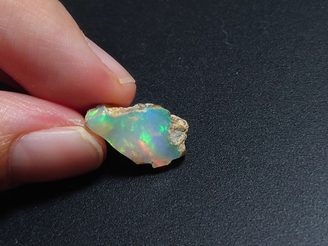 プレシャスオパール 原石 多色　ジュエリー　グレード　エチオピア　鉱物