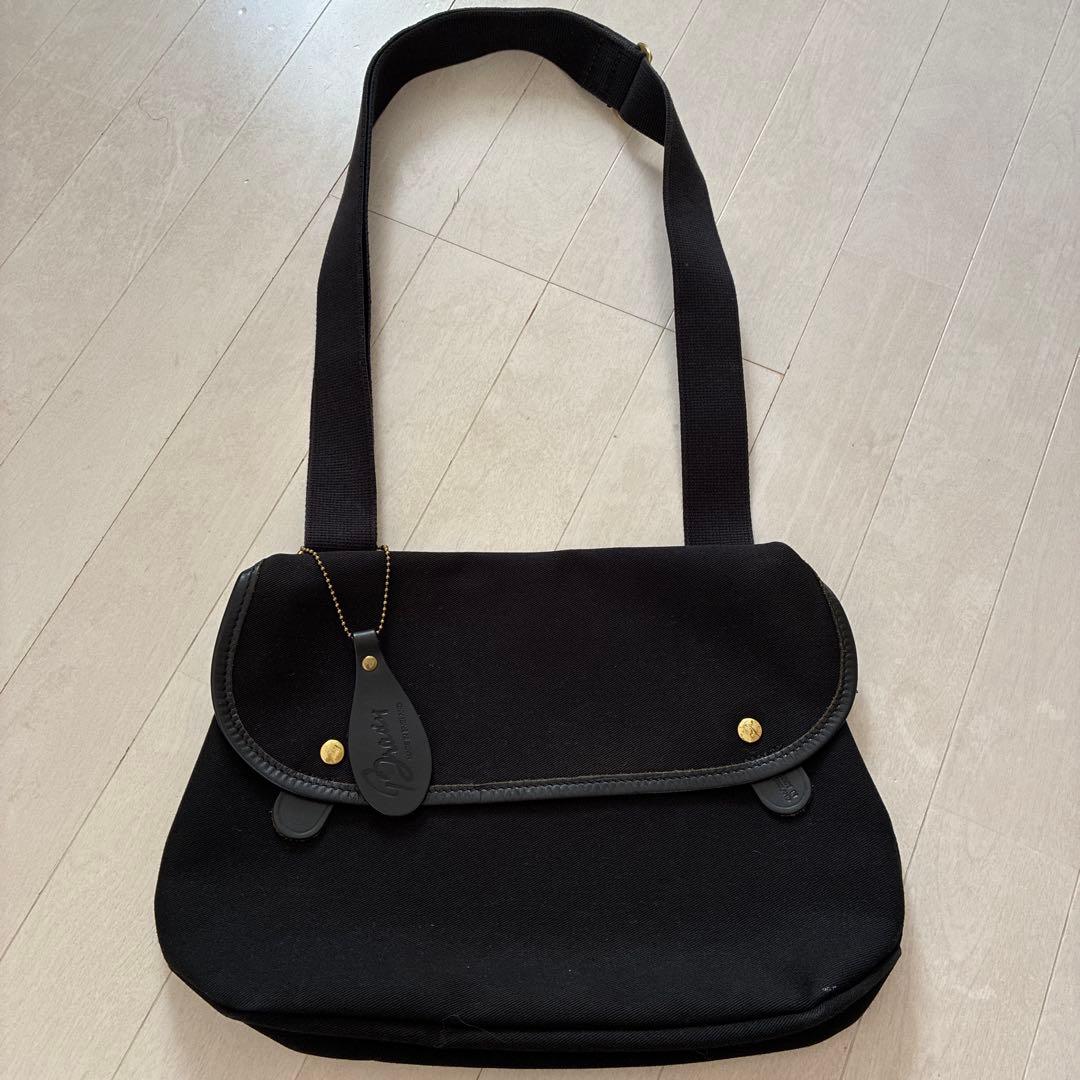 Brady ブレディ ショルダーバッグ ブラック キャンバス 英国製