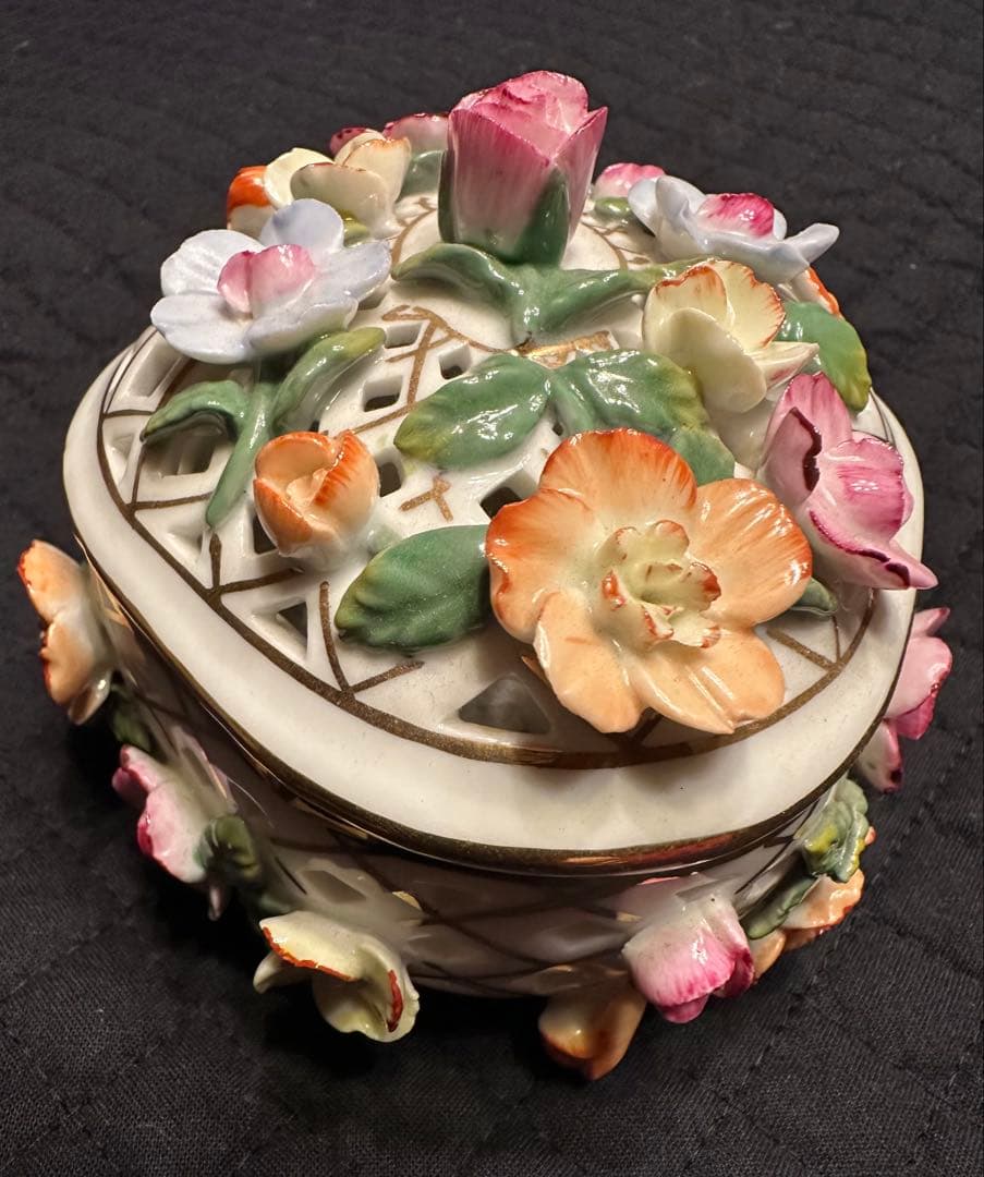 英国  Arden 花装飾 透かし蓋物 陶器 ボンボニエール