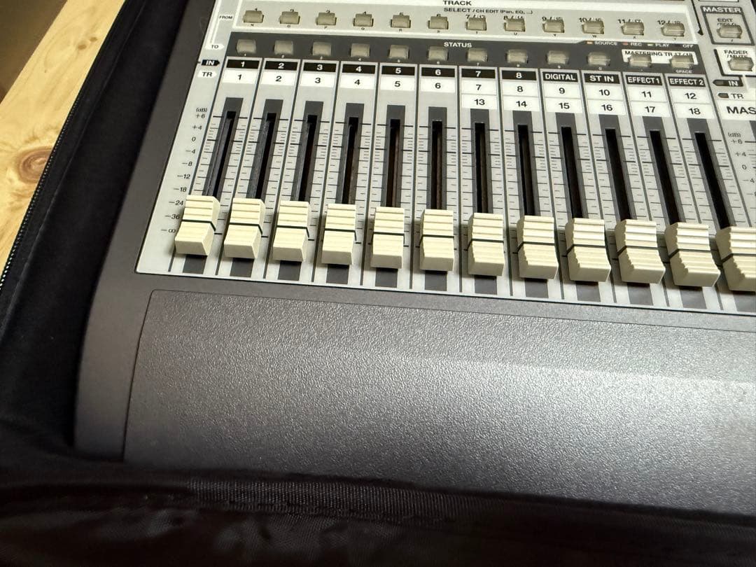 Roland VS-1824 CD マルチトラックレコーダー