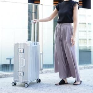 【新品値下げ】スーツケースS☆シルバー/キャリーケース/軽量/機内持ち込み