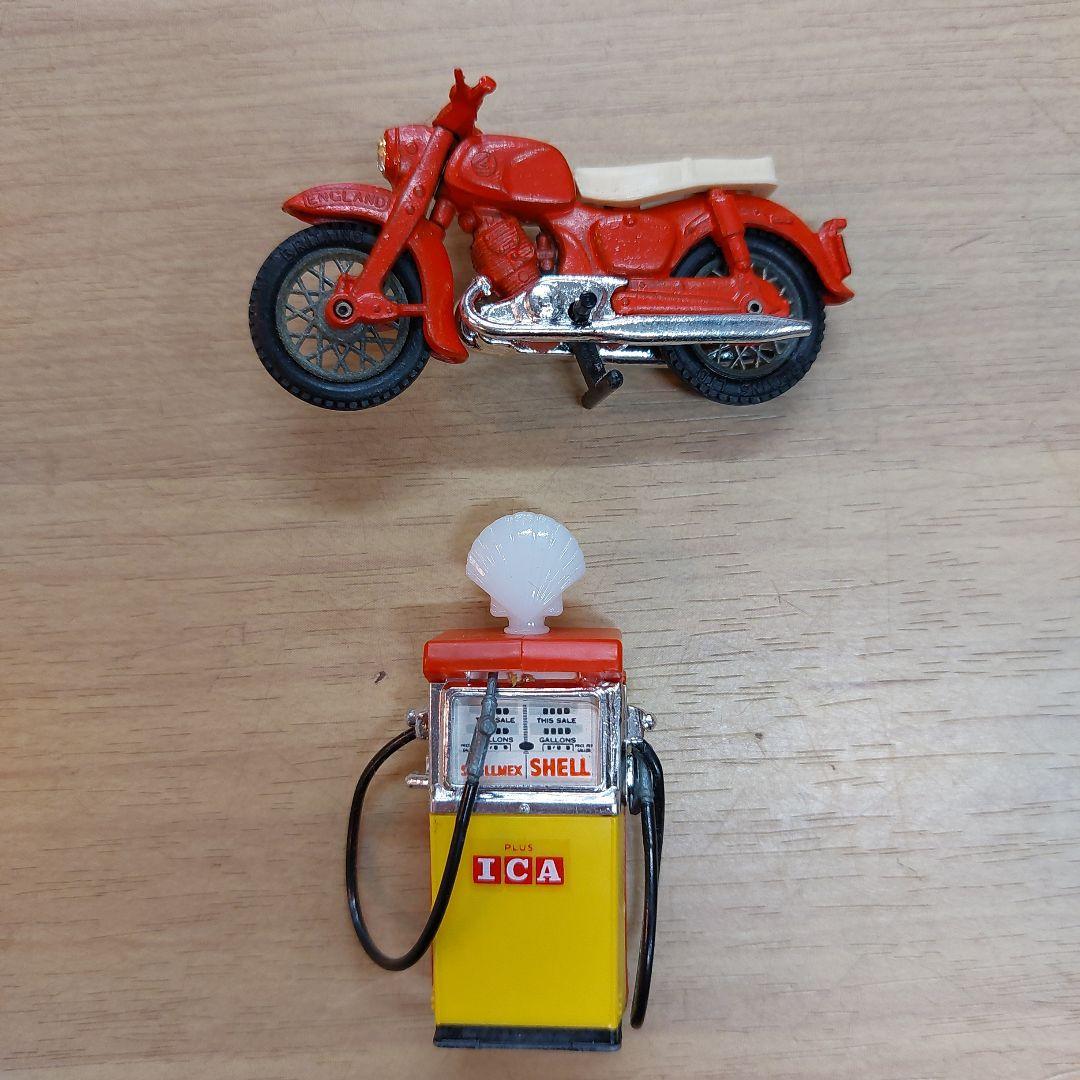 ホンダベンリー 赤いミニバイクとSHELLガソリンスタンドセット 傷 汚れあり