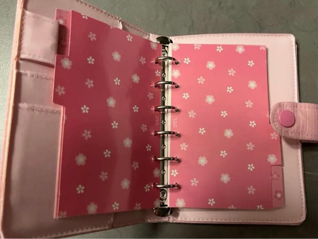 希少❣️ ハローキティ シール帳 シールバインダー　手帳　6穴バインダー　y2k