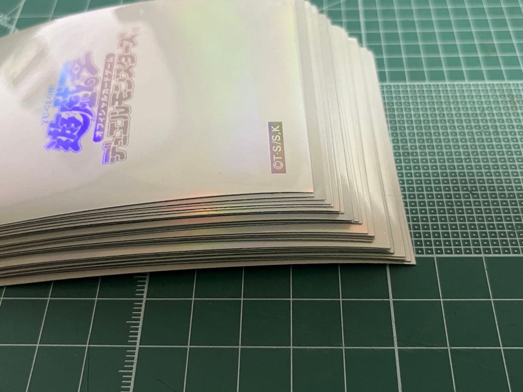 遊戯王　スリーブ　閃光の波動　初期ロゴ　白　ホワイトパール　25枚