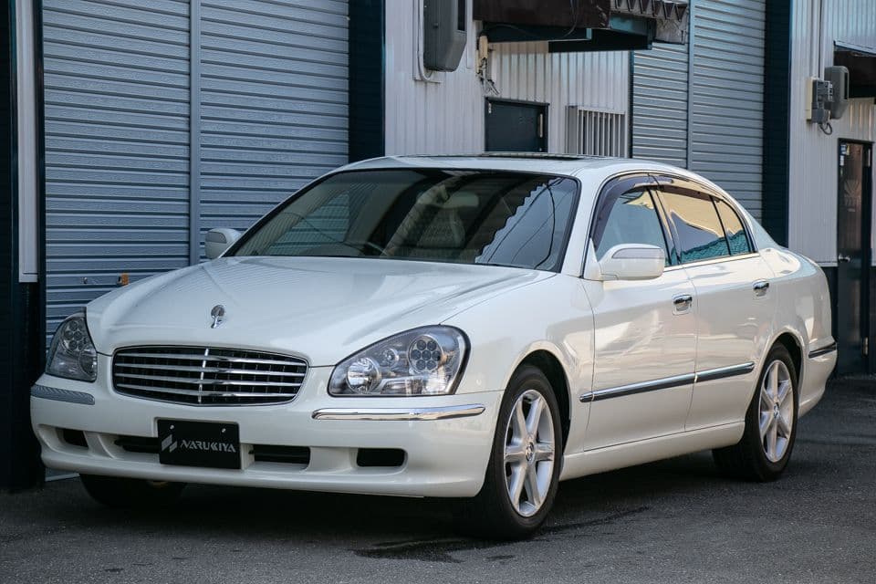 日産シーマ F50 ボンネットマスコット ゴールドカラー。