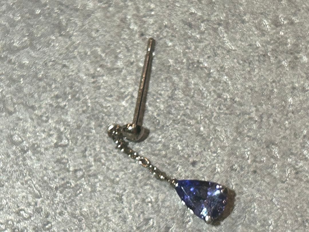 新品未使用PT900 タンザナイトドロップ型ピアス チェーン付き