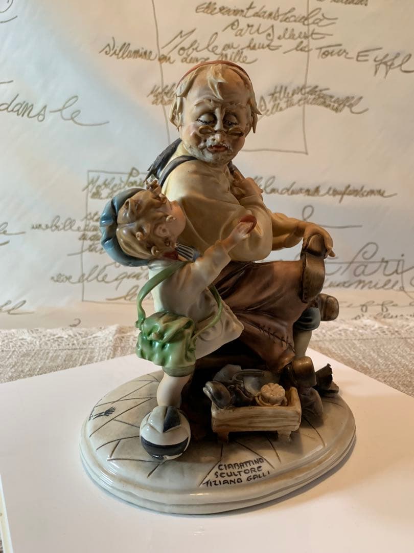 イタリア製　カポテモンテ　靴屋の叔父さんと少年の陶器人形！まつ毛まで陶器です！