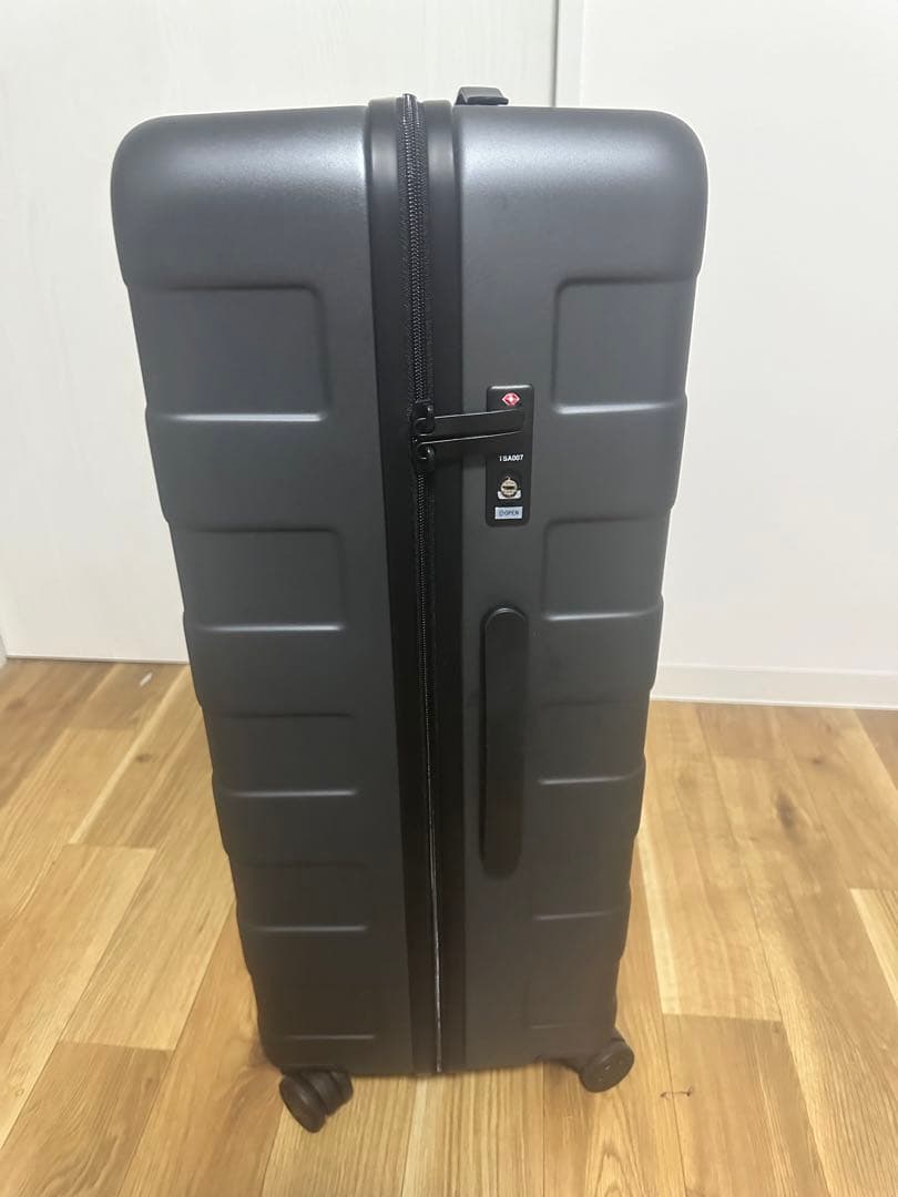 バーを自由に調整できる　ハードキャリーケース(105L)