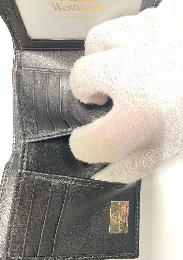 【新品】　vivienne westwood 人気商品　三つ折り財布