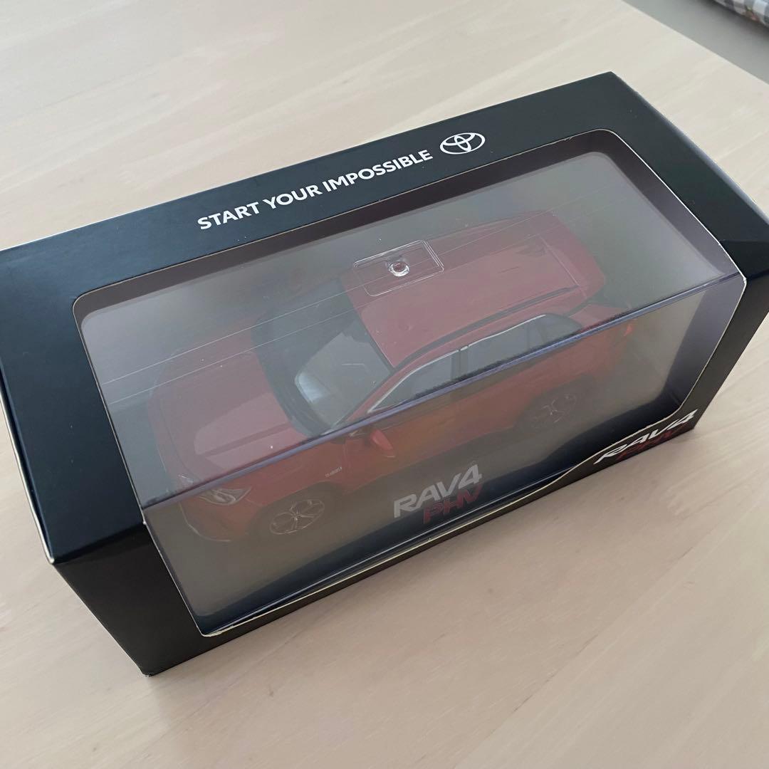 トヨタ RAV4 PHV ダイキャスト製　1/30サイズ　非売品