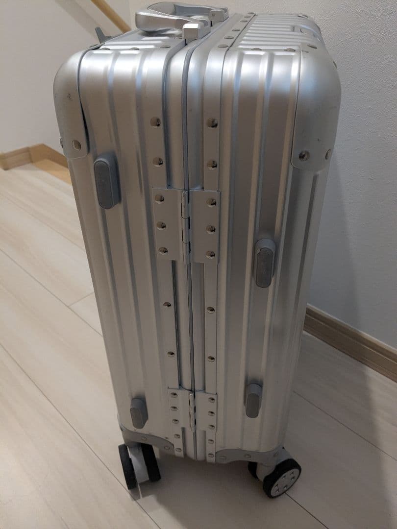 Yuweijie シルバー アルミニウム キャリーケース Sサイズ