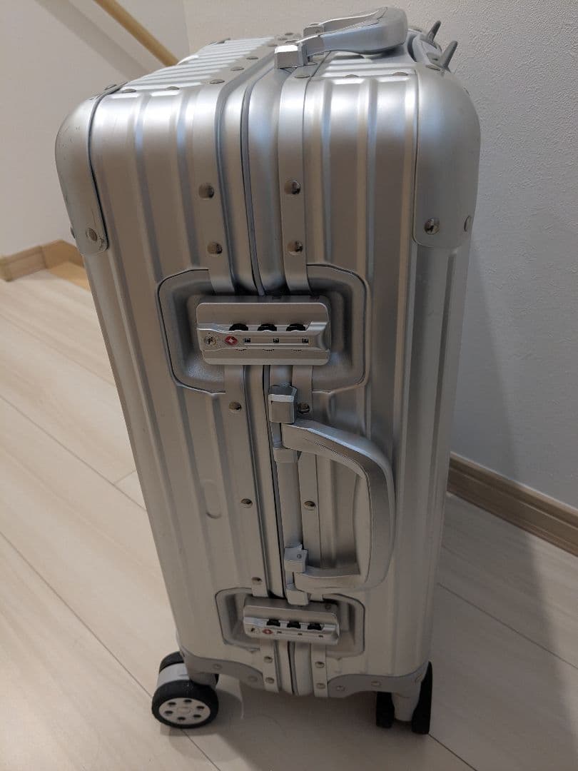 Yuweijie シルバー アルミニウム キャリーケース Sサイズ