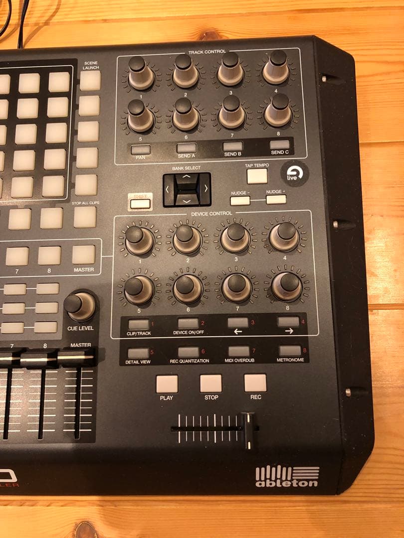 AKAI APC40 コントローラー 本体