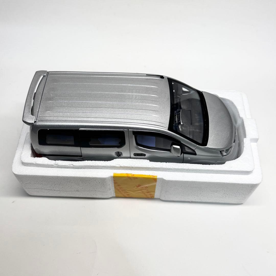 希少 1/18 日産 NV200 バネット ミニカー