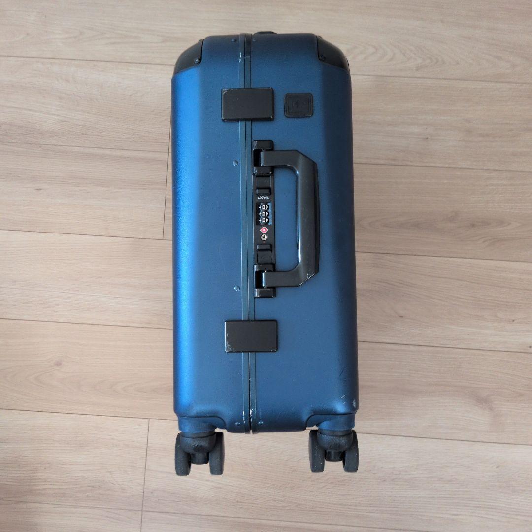ソルガード Carry-on Closet（機内持込39L） 時短スーツケース