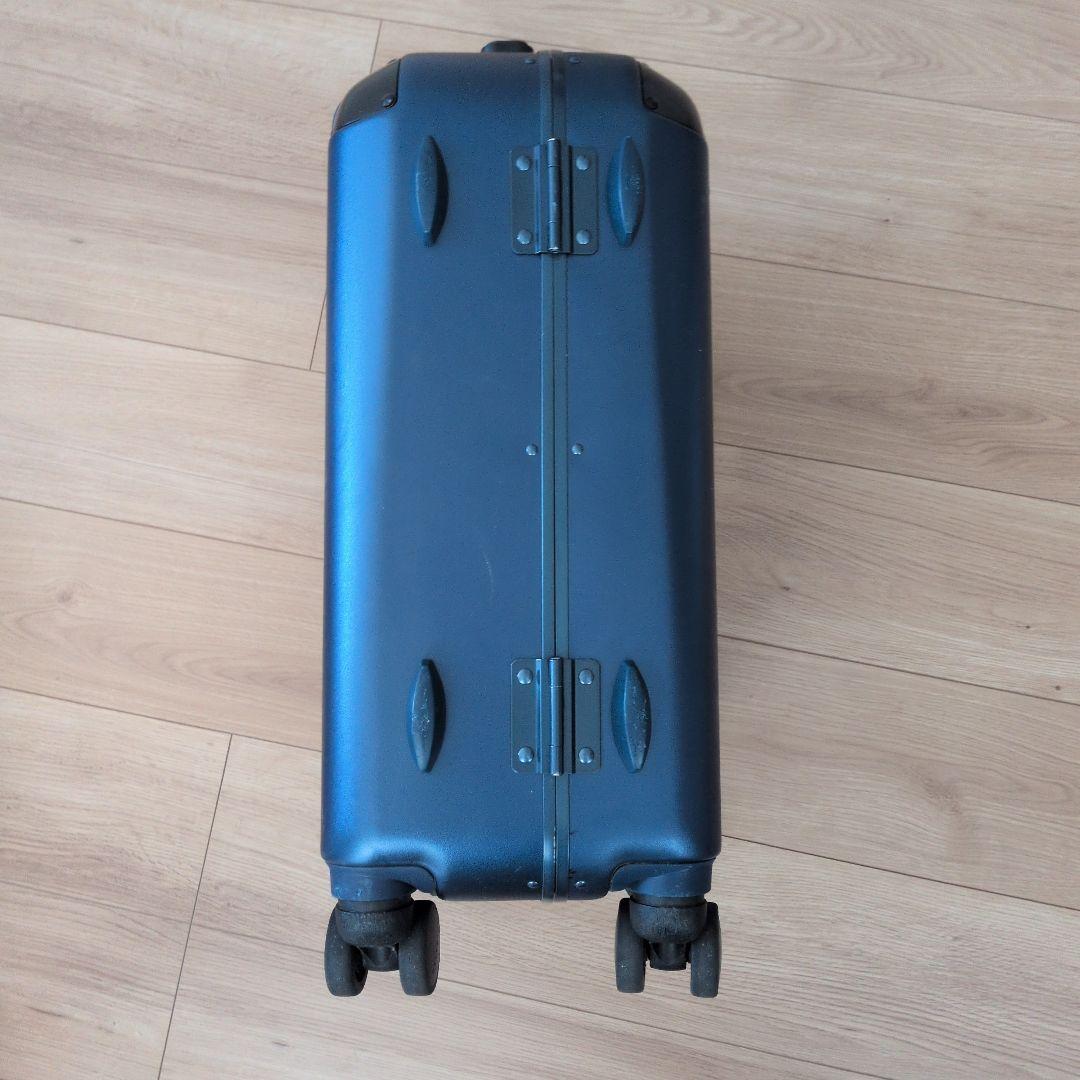 ソルガード Carry-on Closet（機内持込39L） 時短スーツケース