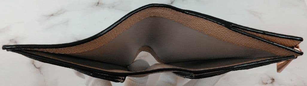 APN21 ヴァレクストラ 極美品 2つ折り財布 ゴールド金具 箱＆保存袋付き