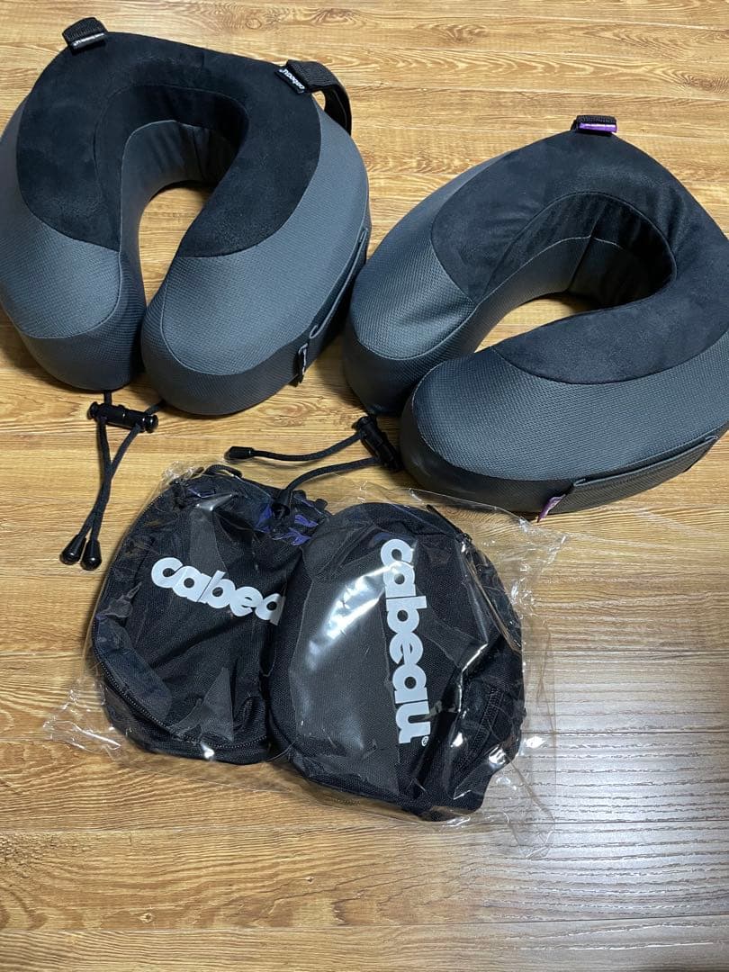 Cabeau ネックピロー　2セット　収納ケース付き