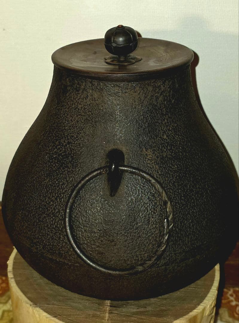 古風な鋳鉄製茶壺／鉄瓶風・和モダン・骨董調インテリア