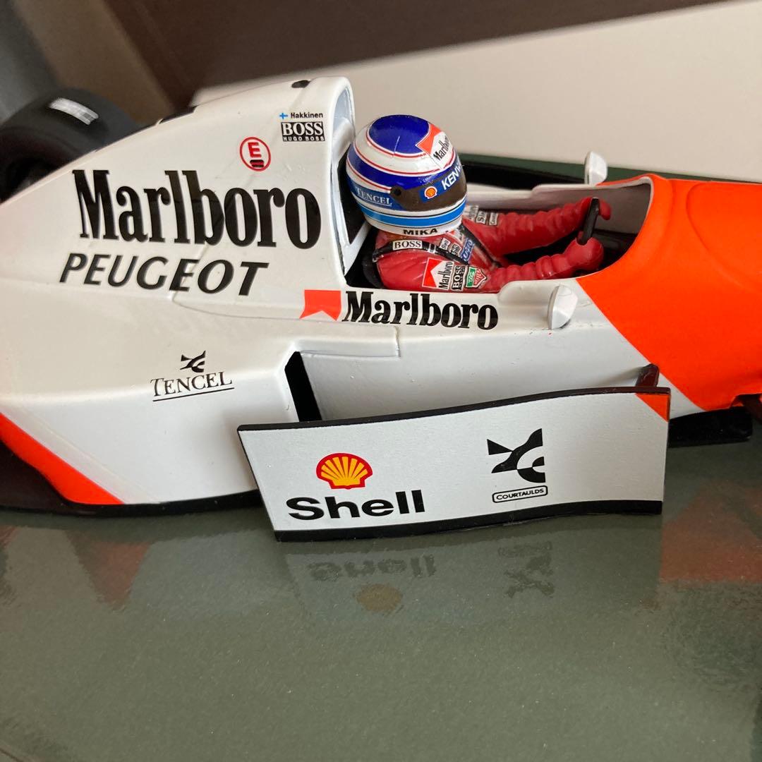 ミニカー Marlboro McLaren Peugeot MP 4/9 1/18