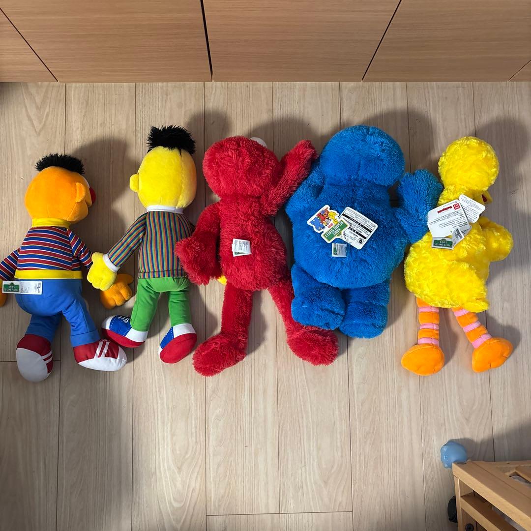 【9月末まで陀鬼 】kaws セサミストリート UNIQLO ぬいぐるみ