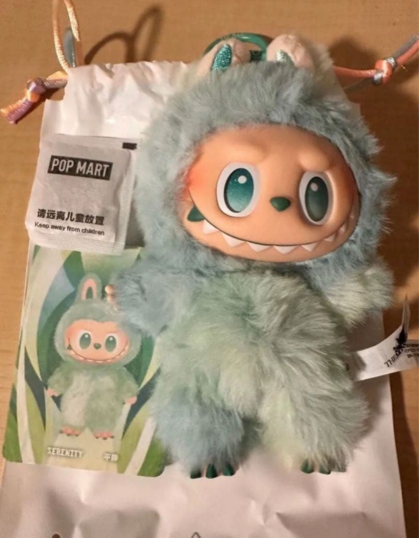 ひろりん　LABUBU SERENITY本体 ＆着せ替え用